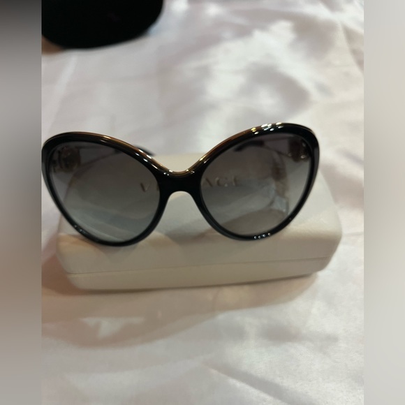 Versace sunglasses. - Picture 2 of 8